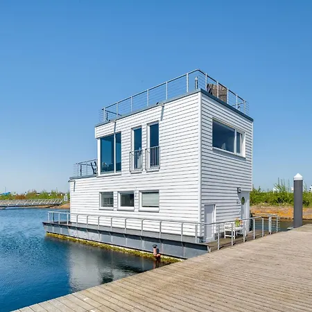 Holiday home Wasserhaus Natea - Buche Einen Unvergesslichen Ostseeurlaub In *